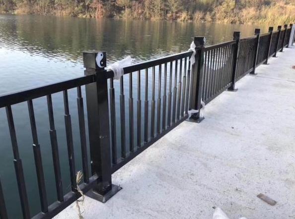 河道景观护栏安装实例